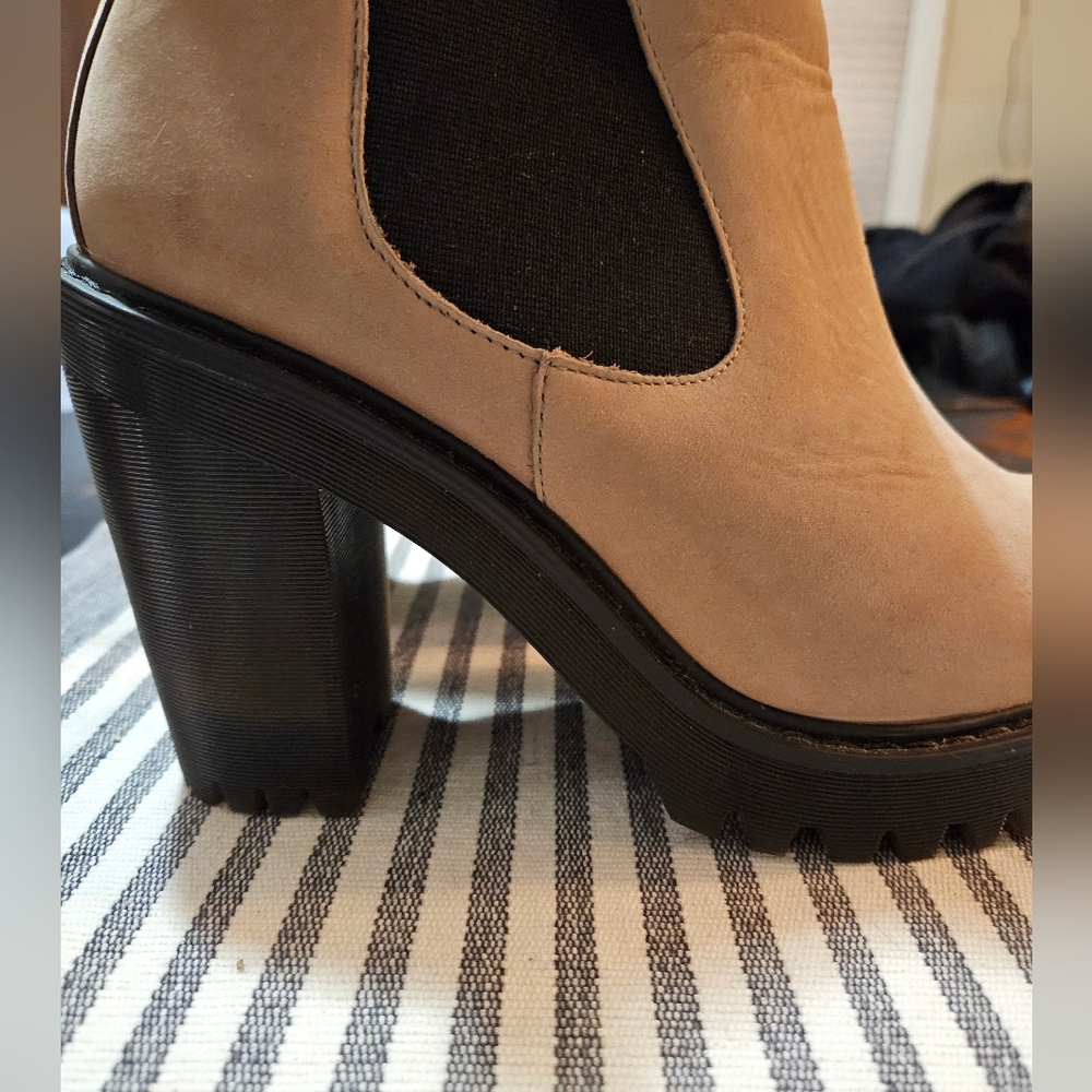 EUC Dr. Marten heel boots- 9 - Picture 10 of 13